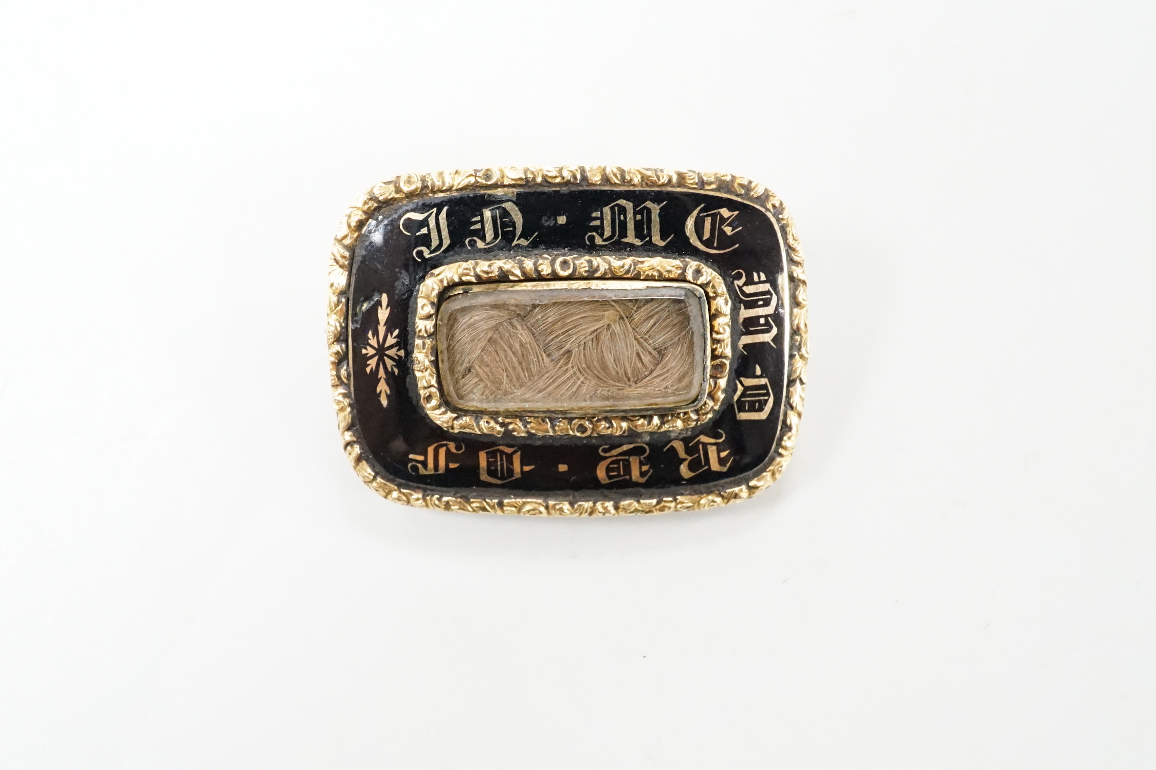 A William IV yellow metal, enamel and glazed plaited hair mourning brooch, with engraved inscription dated 1836, 27mm.